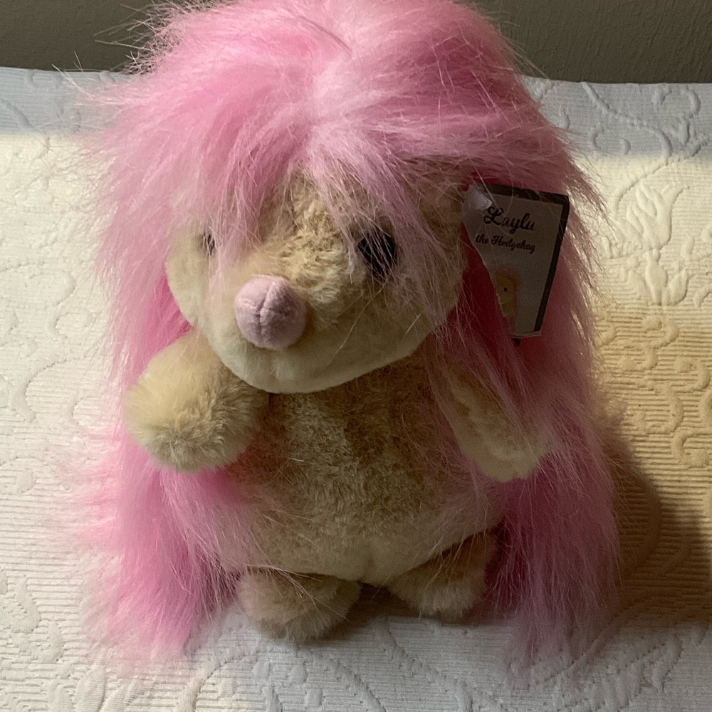 Layla the Hedgehog Plush Toy with Pink Hair 9/2022